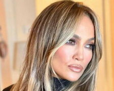 „Tęsknię za tymi chwilami”. Jennifer Lopez wzruszyła sieć zdjęciem, na którym czyta bajkę swoim dzieciom bliźniakom