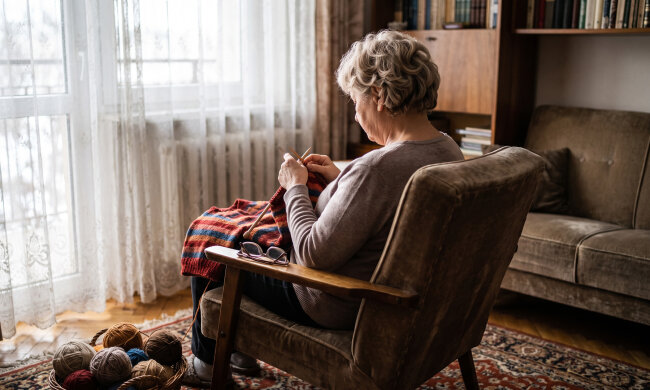 Co roku od października robię na drutach swetry na święta - dla każdego wnuka inny wzór. W Wigilię wyszłam do kuchni po kompot i usłyszałam, jak synowa mówi półgłosem do dzieci: "Zdejmiecie w aucie, jak zawsze"