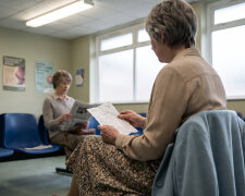 W kolejce do okulisty usiadła obok mnie Teresa - ta, dla której chłopak zostawił mnie w osiemdziesiątym siódmym. Po wizycie kupiłyśmy po drożdżówce i przesiedziałyśmy godzinę na ławce przed przychodnią