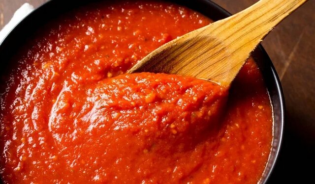 Gotuję keczup pomidorowy na zimę: smaczny i gęsty bez długiego gotowania i konserwantów