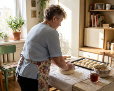 Synowa od lat powtarzała przy gościach, że moje pierogi to "kuchnia z poprzedniej epoki". Przed Wigilią pani ze sklepiku na rogu zapytała, czy zrobię na zamówienie, bo klienci pytają. Od stycznia robię sto pięćdziesiąt tygodniowo