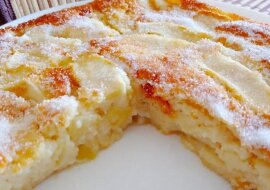 Wyjątkowo delikatne ciasto jogurtowe z jabłkami