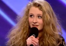 Ta nerwowa nastolatka nigdy nie występowała publicznie, ale natychmiast zdobyła serca wszystkich swoim występem. Zobacz