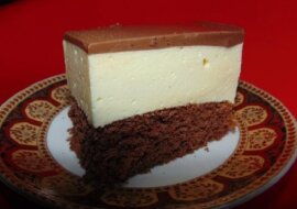 Ciasto z serków waniliowych. Puszysty biszkopt, przykryty smakowitym "ptasim mleczkiem"