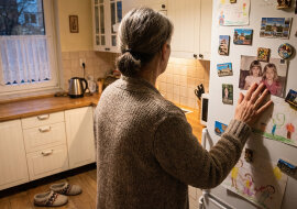Przepisałam działkę na młodszą córkę, bo starsza mieszka za granicą i mówiła, że jej nie potrzebuje. Teraz starsza przyjechała i domaga się połowy