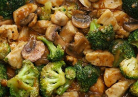 Kurczak z brokułami i pieczarkami w sosie - idealne połączenie