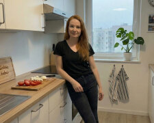 Wróciłam wcześniej z pracy i usłyszałam jej śmiech w naszej kuchni.