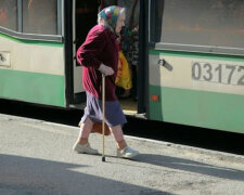 „Wolę leżeć i patrzeć na swój sufit, niż męczyć się u nich”: powiedziała babcia, która uciekła od syna