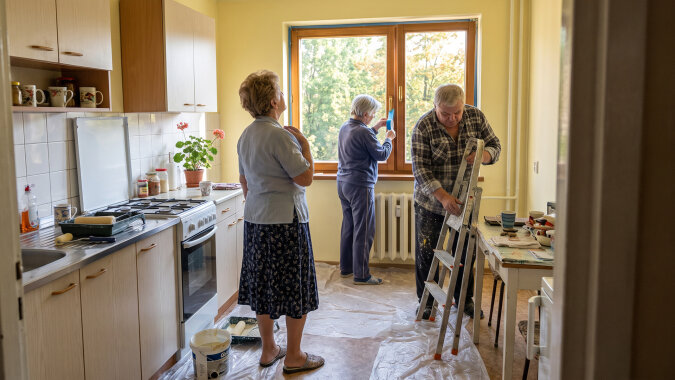 Przez osiem lat w każdy piątek piekłam dodatkowy placek dla pani Bożeny z poczty - nosiła nam listy na czwarte piętro bez windy. We wrześniu przeszła na emeryturę. W sobotę przyjechała z mężem i przez dwa dni malowali mi kuchnię