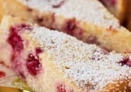 Zapiekanka twarogowa z owocami - najlepsze śniadanie lub poczęstunek do herbaty