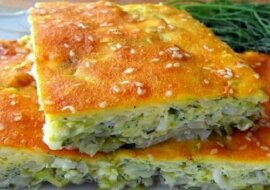 Szybkie ciasto z kapustą na kefirze: pokroić, później wymieszać – i danie jest gotowe