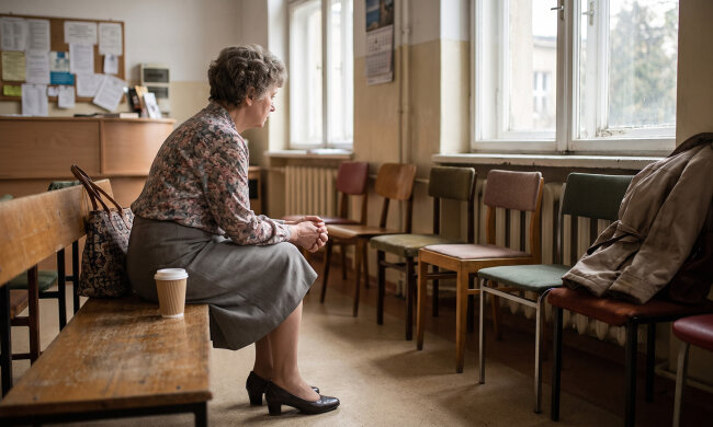 Córka wiozła mnie na USG, w aucie zadzwoniła jej szwagierka - głośnomówiący włączył się sam. "Jak już wieziesz starą, to weź od niej od razu na gaz, bo podnoszą od października". Córka ścisnęła kierownicę i powiedziała, że oddzwoni