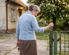 Po pogrzebie mamy sąsiadka przyniosła nam sernik i powiedziała, że dobrze, że dom zostaje w rodzinie, skoro mama przepisała go na Jurka jeszcze zimą