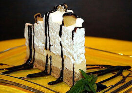 Tort ananasowy z bitą śmietaną „Królowa”. Pycha