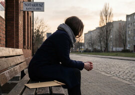 Wzięłam do siebie ojca po udarze, bo nikt z rodzeństwa "nie miał warunków". Opiekowałam się nim trzy lata. Kiedy umarł, dowiedziałam się, że testament zmienił pół roku wcześniej