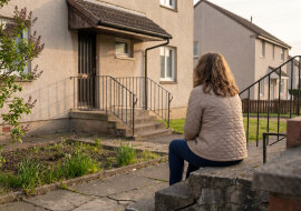Przyjęłam teściową do siebie po złamaniu nogi. Mąż mówił: dwa miesiące, góra trzy. Minęły dwa lata. Kiedy powiedziałam, że nie daję rady, mąż stwierdził, że jestem bez serca