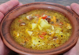 Zupa z kiszoną kapustą i szynką. Smakuje po prostu bosko