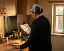 Syn wziął moją kartę bankową, żeby "zapłacić za zakupy". Sprawdziłam wyciąg po tygodniu - brakowało ponad trzech tysięcy