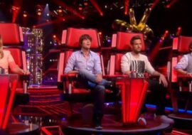 Nastolatek zaczyna śpiewać przebój zespołu Queen. Po pierwszych dźwiękach jurorzy nie mogą ukryć zachwytu