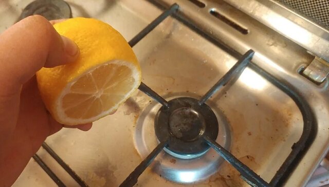 Jak wyczyścić brudną kuchenkę - bardzo skuteczny i niedrogi sposób