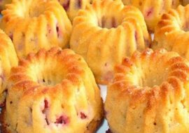 Cudowne babeczki ze szklanki kefiru, trochę mąki i dużo jagód