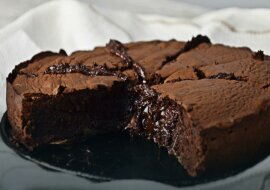 Ciasto czekoladowy wulkan. Prosty przepis w 30 minut