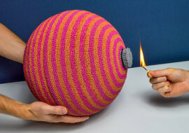 Co się stanie, jeśli podpalić wielką kulę zapałek. Wideo