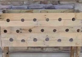 Kobieta wydrążyła dziury w deskach, kilka miesięcy później powstało coś wspaniale pięknego