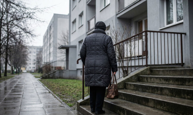 "Mamo, to tylko formalność". Syn poprosił o pożyczkę na mieszkanie. Podpisałam się jako poręczyciel. Po roku przestał spłacać kredyt, a bank zadzwonił do mnie