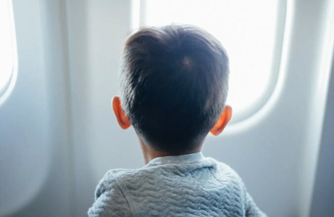 9-letni chłopiec niepostrzeżenie wszedł do samolotu i znalazł się 3 000 kilometrów od domu