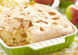 Pyszne i aromatyczne ciasto na kefirze: idealny wypiek