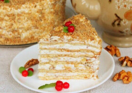 Niezwykłe ciasto miodowe z lekkim kremem twarogowym
