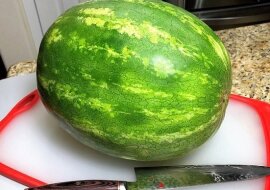 Jak ładnie i szybko pokroić arbuza w plasterki