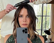 Jak zrobić fryzurę na Sylwestra w 5 minut? Victoria Beckham znalazła fryzurę, która pasuje do każdego