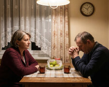 Sąsiadka powiedziała mi przy śmietniku, że widzi mojego męża co czwartek w kawiarni na rynku. Z tą samą kobietą. Mąż w czwartki mówi, że jedzie na działkę