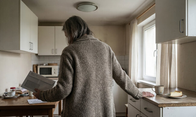 Brat wziął pożyczkę na mój dowód osobisty. Dowiedziałam się dopiero, gdy przyszło pismo z sądu. Mama wie o wszystkim - i prosi, żebym nie robiła afery, bo "rodzina to rodzina"