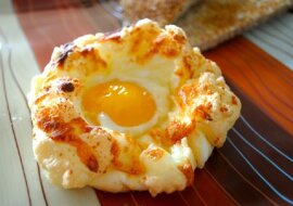 Tysiące gospodyń domowych oraz ich rodziny są bardzo zachwyceni tym sposobem przygotowania jajecznicy!