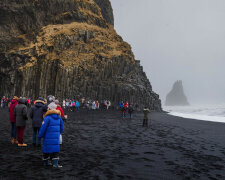 Zabójcze fale czarnej plaży Reynisfjara, z powodu której jest już kilka ofiar wśród turystów. Pokażę ci, jak one działają