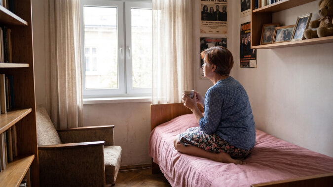 Mąż poszedł zapłacić za paliwo, telefon zostawił na ładowarce. Na zablokowanym ekranie wyskoczyła wiadomość z numeru, którego nie ma w kontaktach: "Widziałam was dziś w Lidlu. Ładna ta twoja żona"