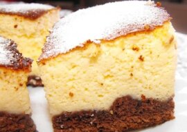 Puszysty sernik. Delikatna masa serowa rozpływająca się w ustach