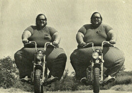 Historia Billy'ego i Benny'ego, najgrubszych na świecie jednojajowych bliźniaków. Ich łączna waga wynosiła 650 kg