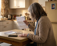 Syn wziął kredyt na samochód, a mnie poprosił o poręczenie - "na dwa lata, spłacę przed terminem." W zeszłym tygodniu zadzwonił bank - zaległość jedenaście tysięcy, a windykacja idzie na mnie.