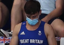 Mistrz olimpijski zasłynął z robienia na drutach na trybunie