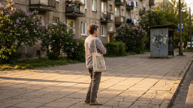 Pożyczyłam synowej pięć tysięcy na kurs prawa jazdy. Miała oddać po pierwszej wypłacie w nowej pracy. Pracę dostała, prawo jazdy zdała. Kiedy przypomniałam o długu, powiedziała, że to "był prezent od teściowej na nowy start"