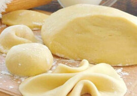 Najlepsze uniwersalne parzone ciasto na pierogi, paszteciki, czebureki