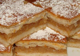 Delikatna szarlotka: pyszny deser z prostych składników