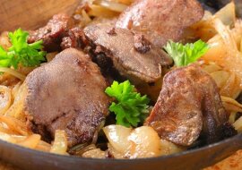 Wątróbka drobiowa na patelni. Ten smak polubi cała Twoja rodzina