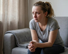 Teściowa mieszka z nami od dwóch lat. Wczoraj powiedziała córce: "Twoja mama nigdy by tak nie gotowała - a ja stałam trzy metry dalej"