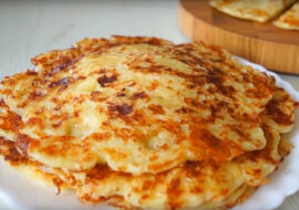 Placki serowe z mlekiem: wspaniałe śniadanie lub przekąska