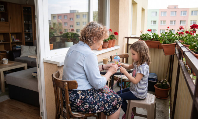 Synowa nie zostawia u mnie wnuczki na noc - "u babci przestarzałe metody". W czerwcu mała dostała anginy, a oni mieli wyjazd, nie było wyjścia. Tydzień inhalacji, rosołu i czytania do snu